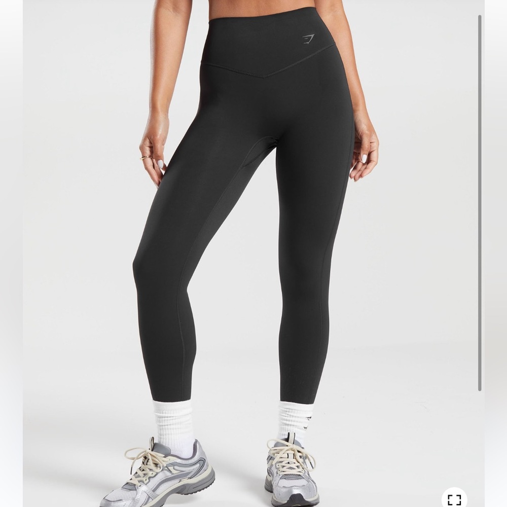Large black Gymshark elevate leggings like new excellent condition